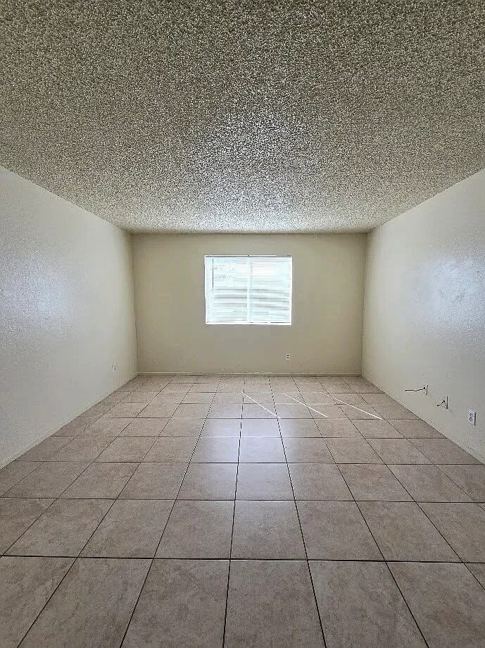 Building Photo - 2553 S Holloway Ave