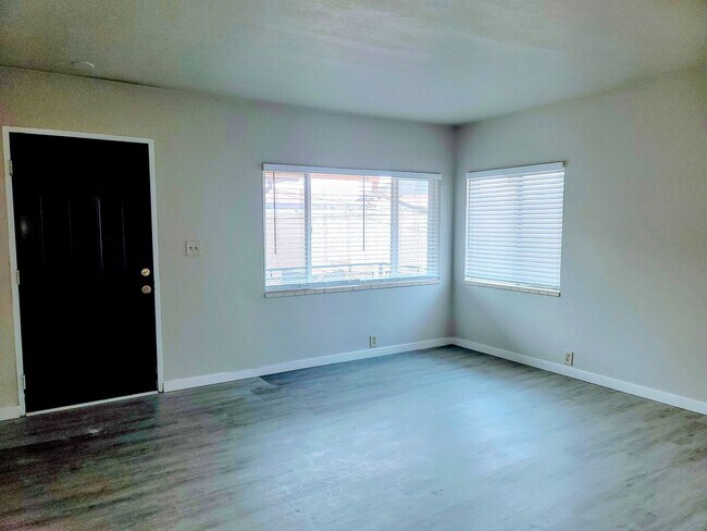 Building Photo - Remodeled 2 bedroom near Midtown