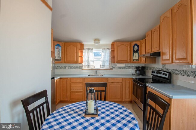 Building Photo - 100 Sheridan Square