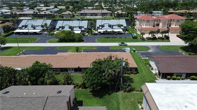 Building Photo - 4619 SE 5th Pl