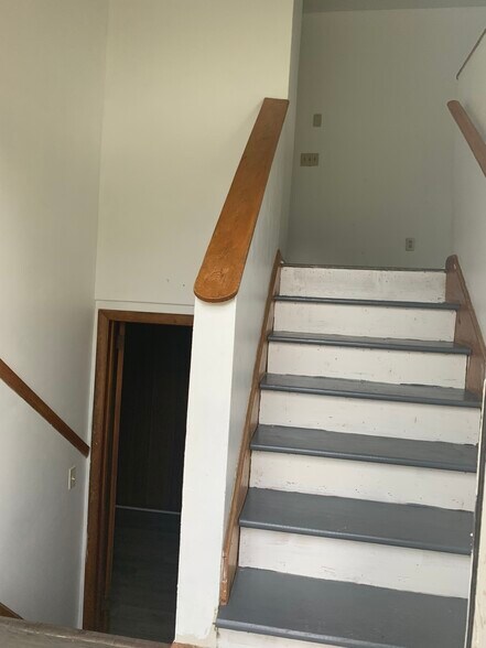 Building Photo - 106 Maywood St