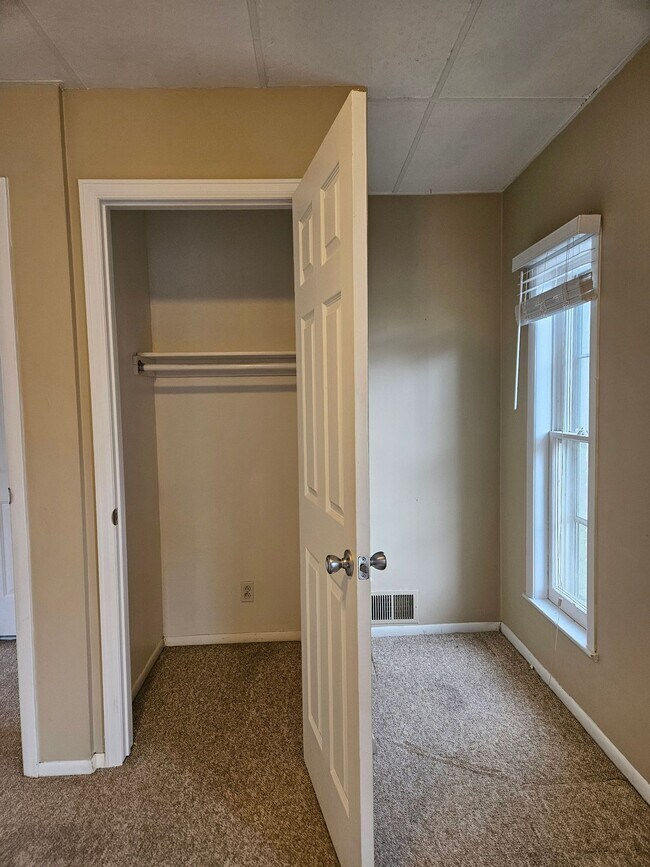 Building Photo - Highlands 1 Bedroom 1 Bath w/ Yard and Laundry!