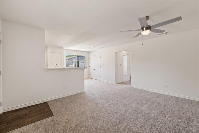Building Photo - 9903 Roxanna Dr