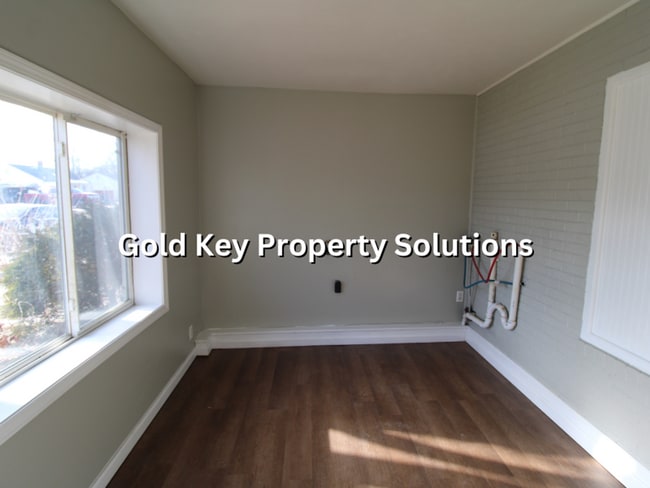 Building Photo - MEADOWBROOK AREA 2 BR 1 BA House with Central Air and Bonus Room