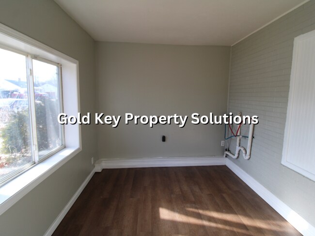 Building Photo - MEADOWBROOK AREA 2 BR 1 BA House with Central Air and Bonus Room (NO SECTION 8)