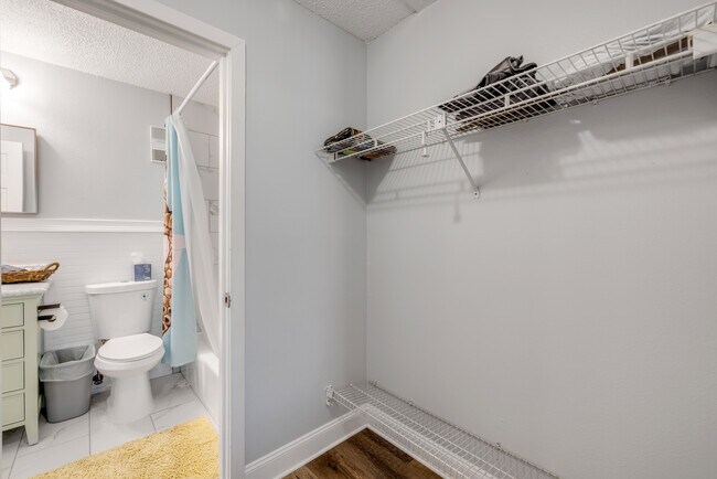 Building Photo - 129 Lagoon Ct