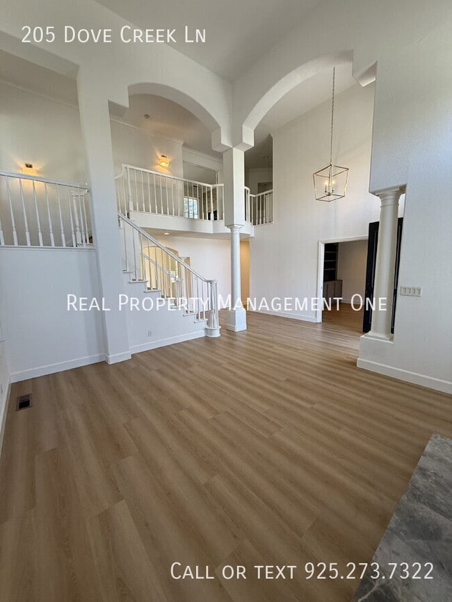 Building Photo - 205 Dove Creek Ln
