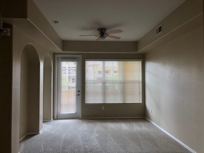 Building Photo - 14575 W Mountain View Blvd