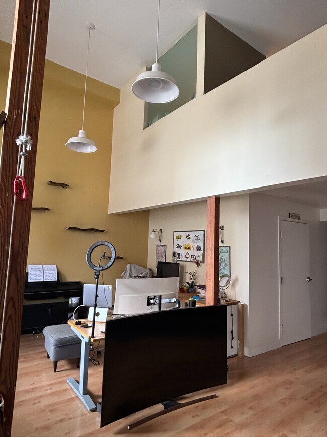 Building Photo - 373 4th St