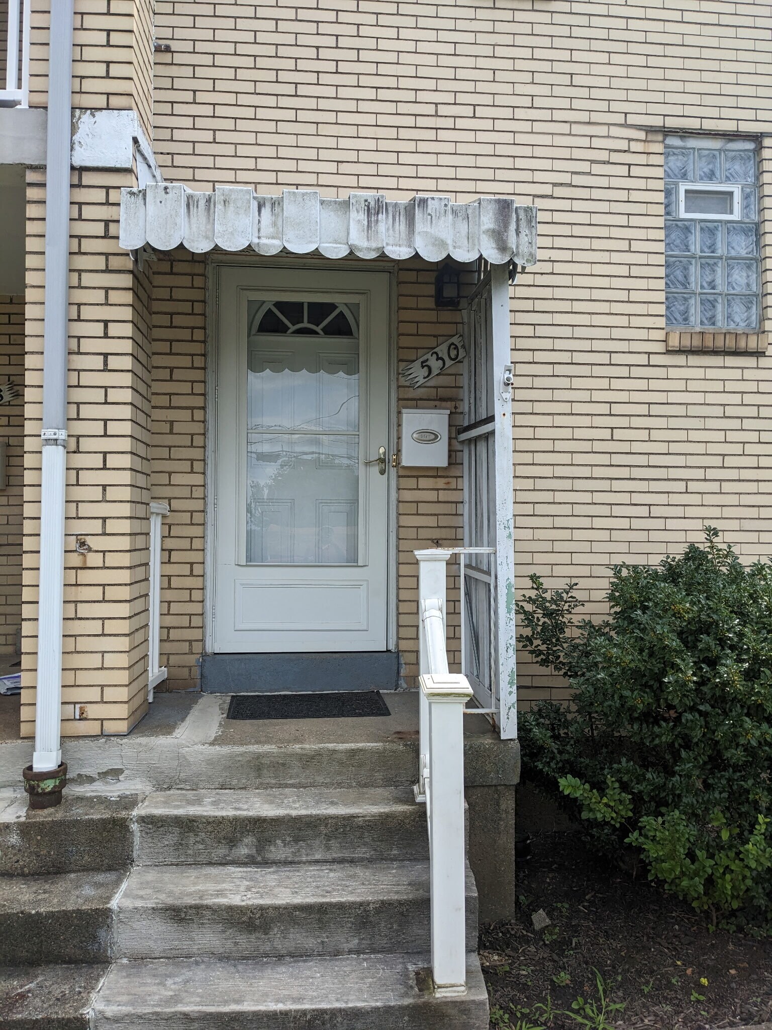 Building Photo - 530 Montclair St