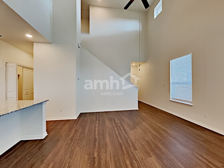 Building Photo - 2706 Lillybrook Ln
