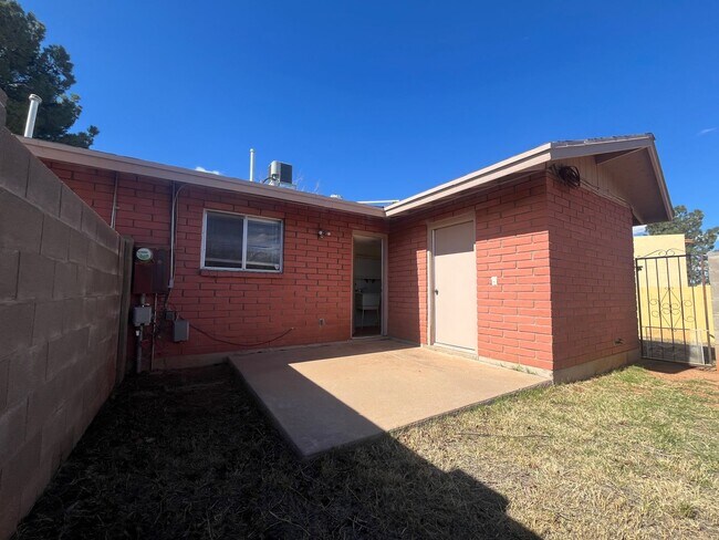 Building Photo - 4207 Calle Barona