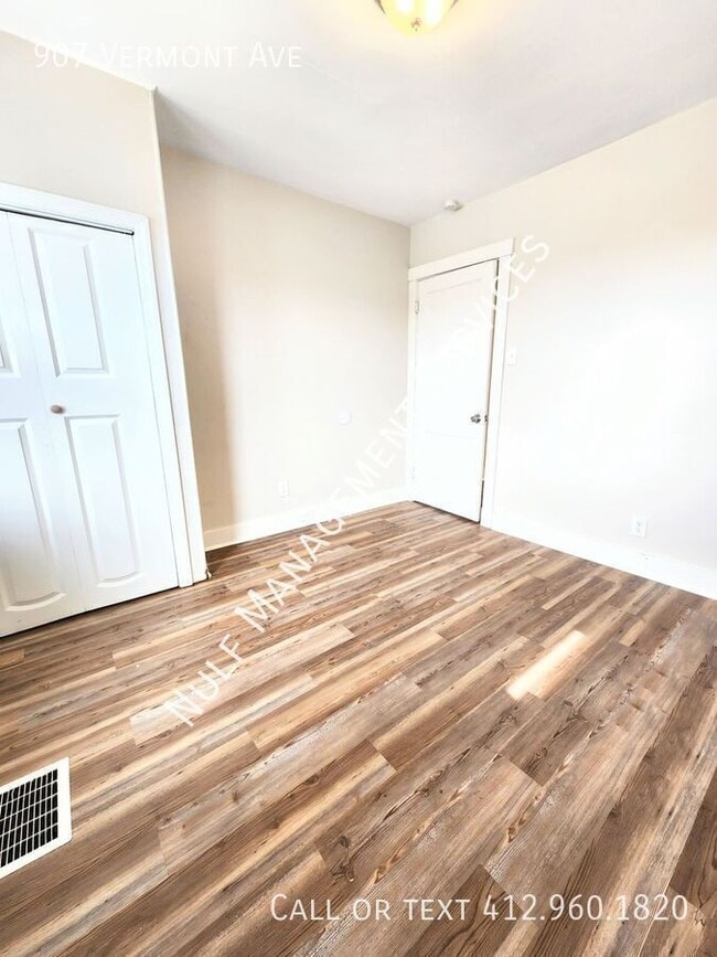 Building Photo - 907 Vermont Ave