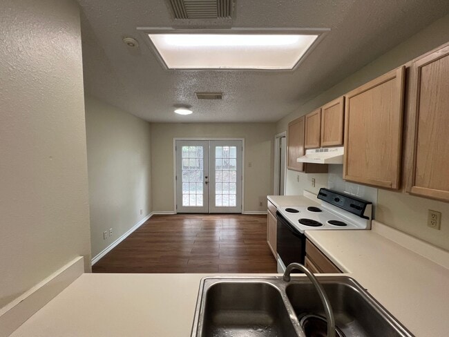 Building Photo - 4922 Hilltop Field Dr