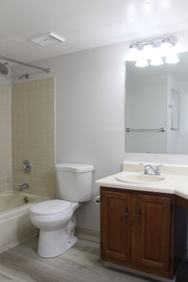 Building Photo - Spacious Condo in Littleton!