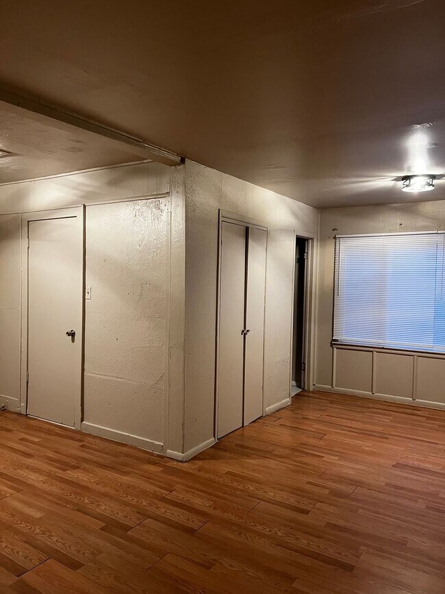 Building Photo - 1613 E Park Pl