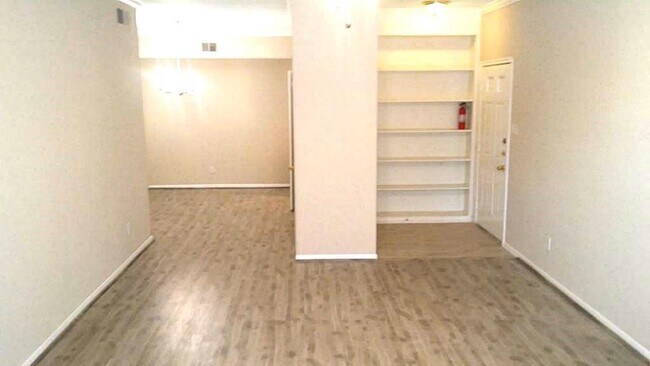 Building Photo - 2255 Braeswood Park Dr