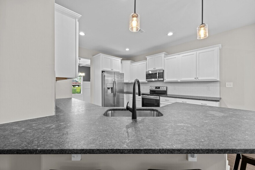 Building Photo - 1165 Camellia Dr