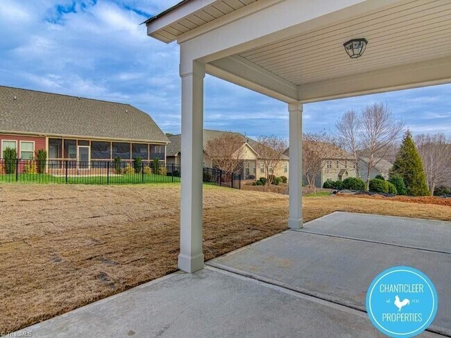 Building Photo - 1313 Achonechy Trl