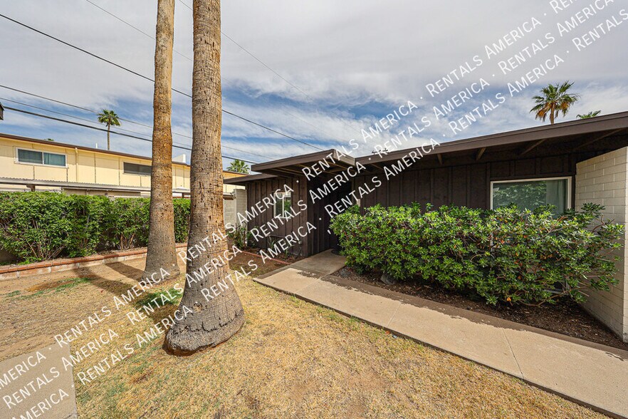 Building Photo - 1450 E Bethany Home Rd