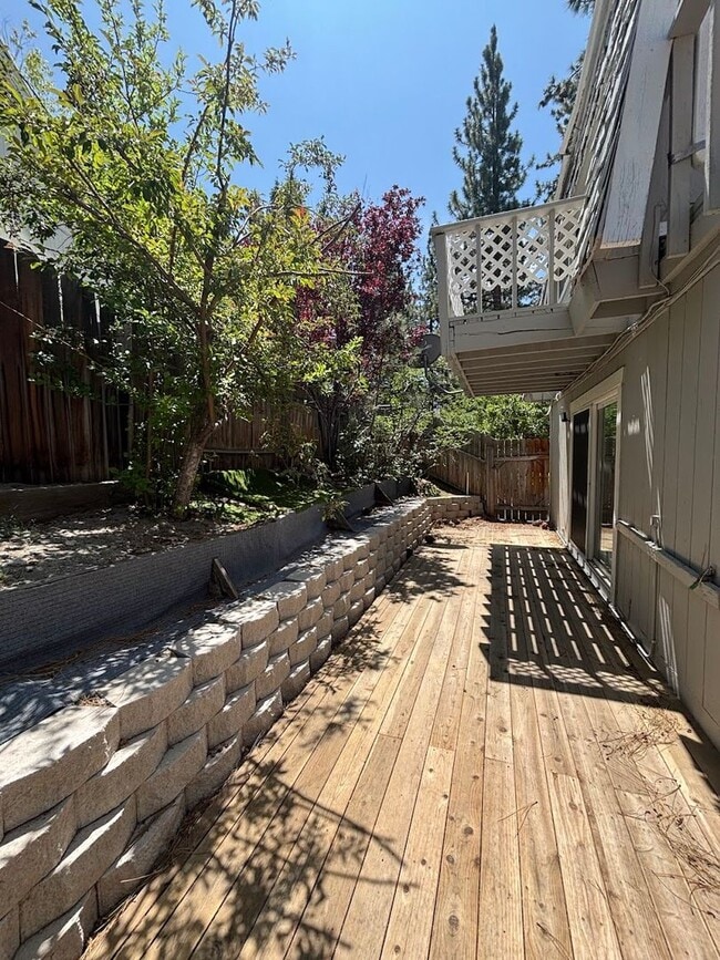 Building Photo - 2 bedroom Lake Tahoe townhome!