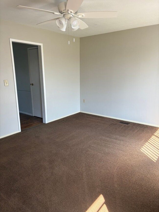 Building Photo - Three bedroom ranch located in Fairpark subdivision for rent