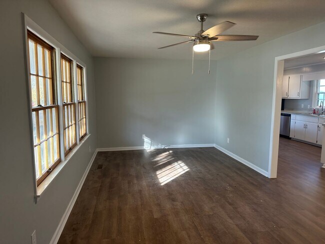 Building Photo - 139 Gwen Ave