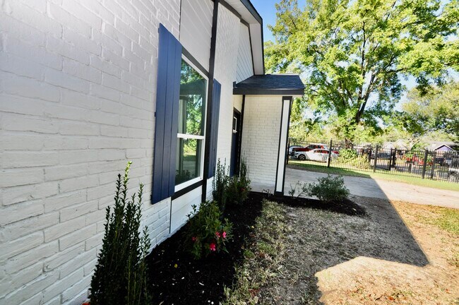 Building Photo - 734 Hambrick Ct