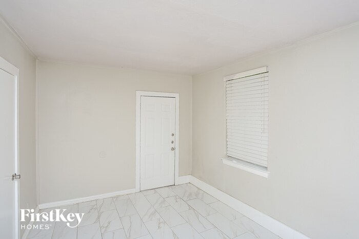 Building Photo - 3205 Hanover Dr