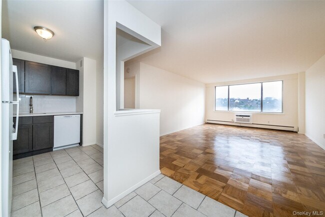 Building Photo - 125 Lake St