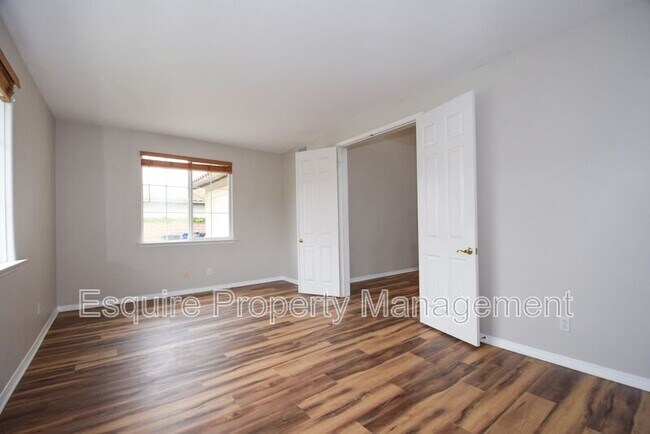 Building Photo - 2895 Diamond Dr