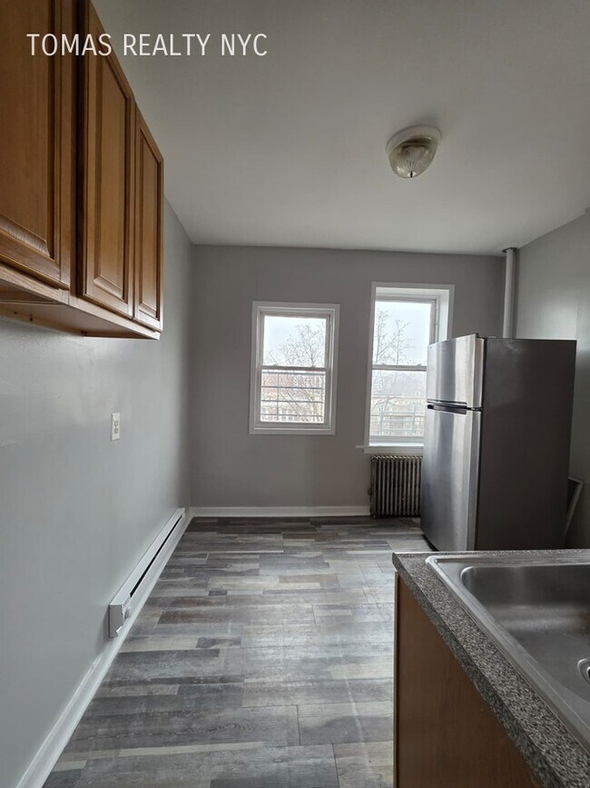 Building Photo - 41 Linden St