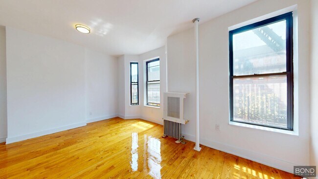 Building Photo - 17 W 125th St