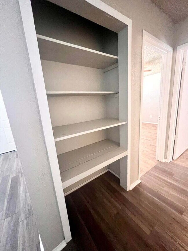 Building Photo - "Updated 2-Bedroom in Lubbock !"