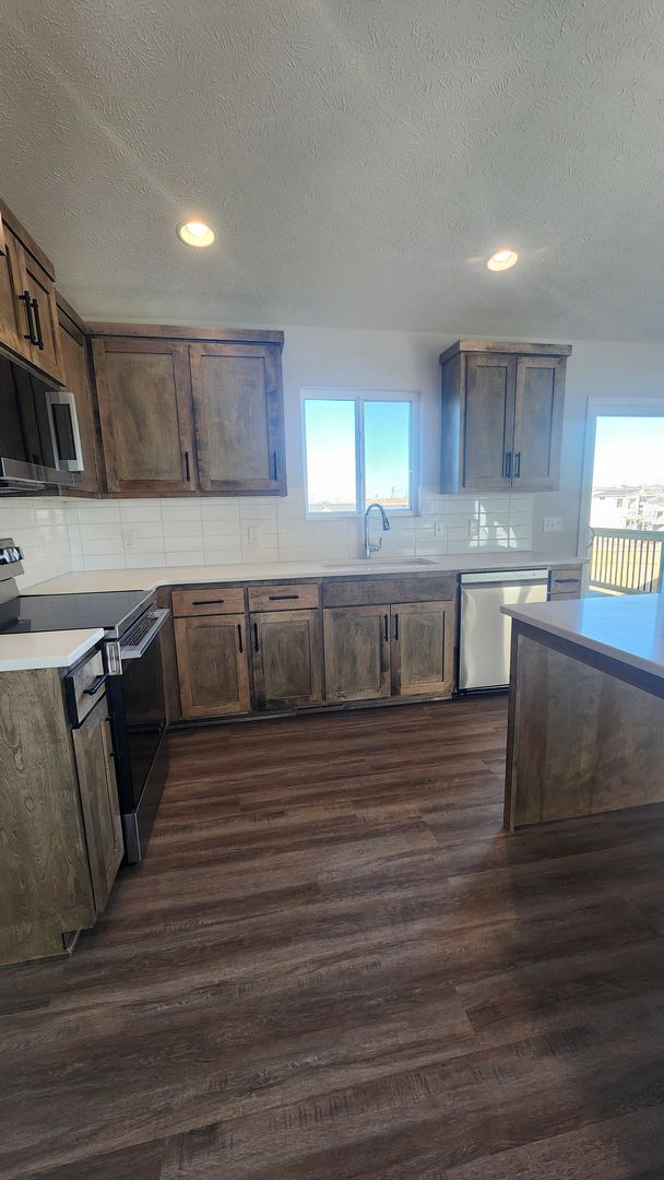 Building Photo - Brand New Construction - Popular Elkhorn Location!!