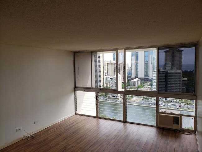 Building Photo - 500 Ala Wai Plaza 3 bedroom 2.5 Bath