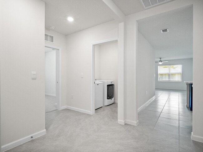 Building Photo - 107 Pelican Island Pl