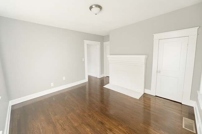 Building Photo - 900 Dublin Ave