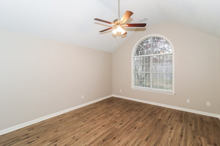 Building Photo - 1531 Carlton Ridge Dr