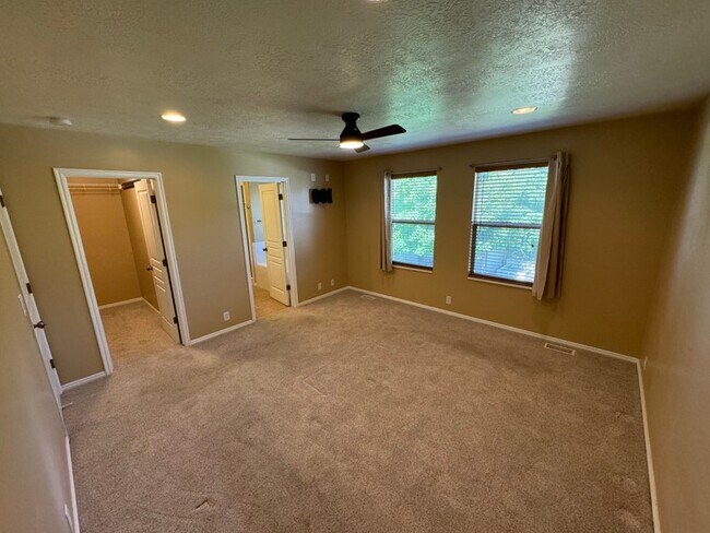 Building Photo - 8291 Water Oak Dr