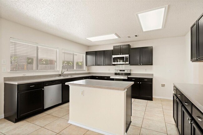 Building Photo - 809 Betterman Dr
