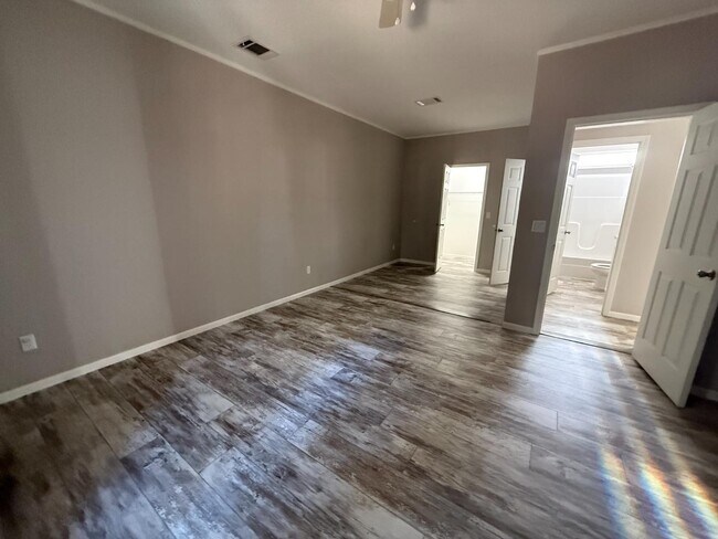 Building Photo - 640 Frank Griffin Ave