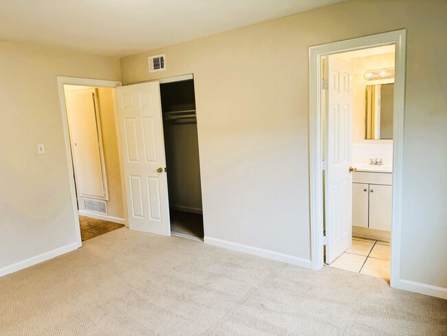 Building Photo - Charming 4-Bedroom Home with Spacious Backyard in Garden Grove!