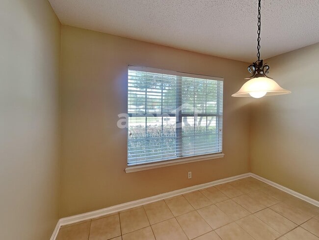 Building Photo - 800 S Edenbridge Way