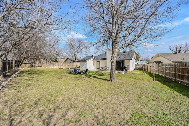 Building Photo - 10104 Oak Hollow Cir