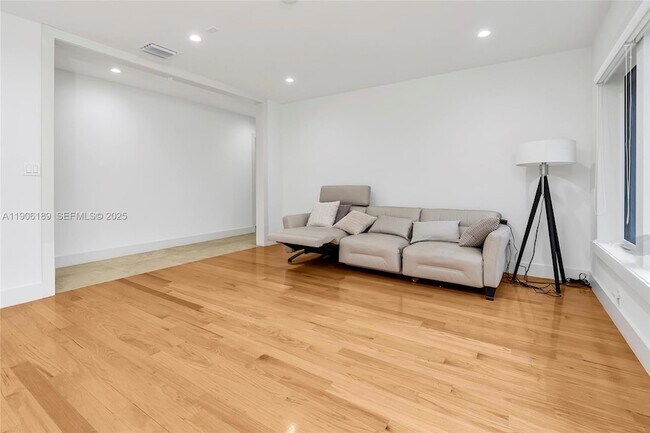 Building Photo - 415 Rovino Ave