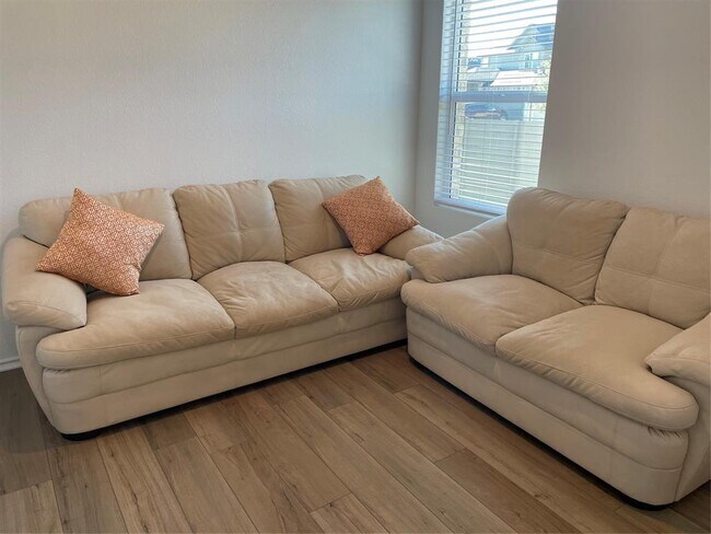 Building Photo - 129 Starflower Cv