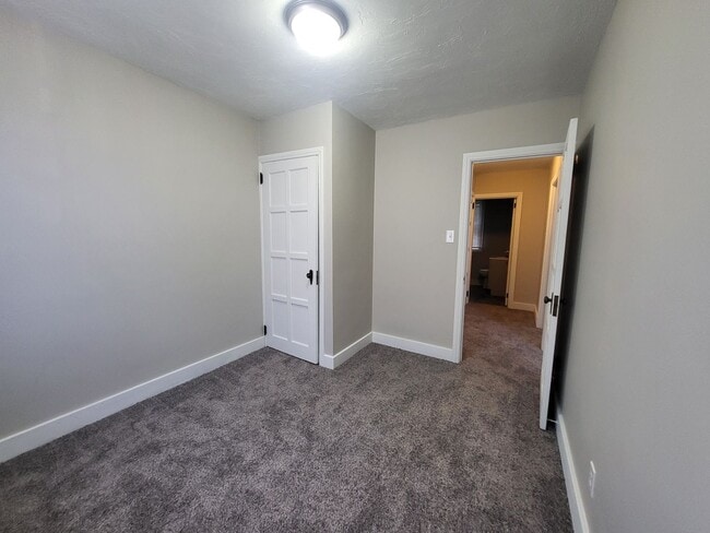 Building Photo - Newly renovated 3 bedroom house in Brookli...