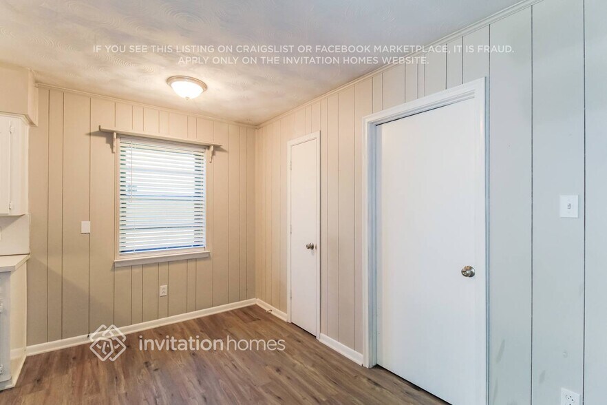 Building Photo - 805 Poinsettia Dr