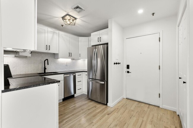 Building Photo - 318 Park Ave